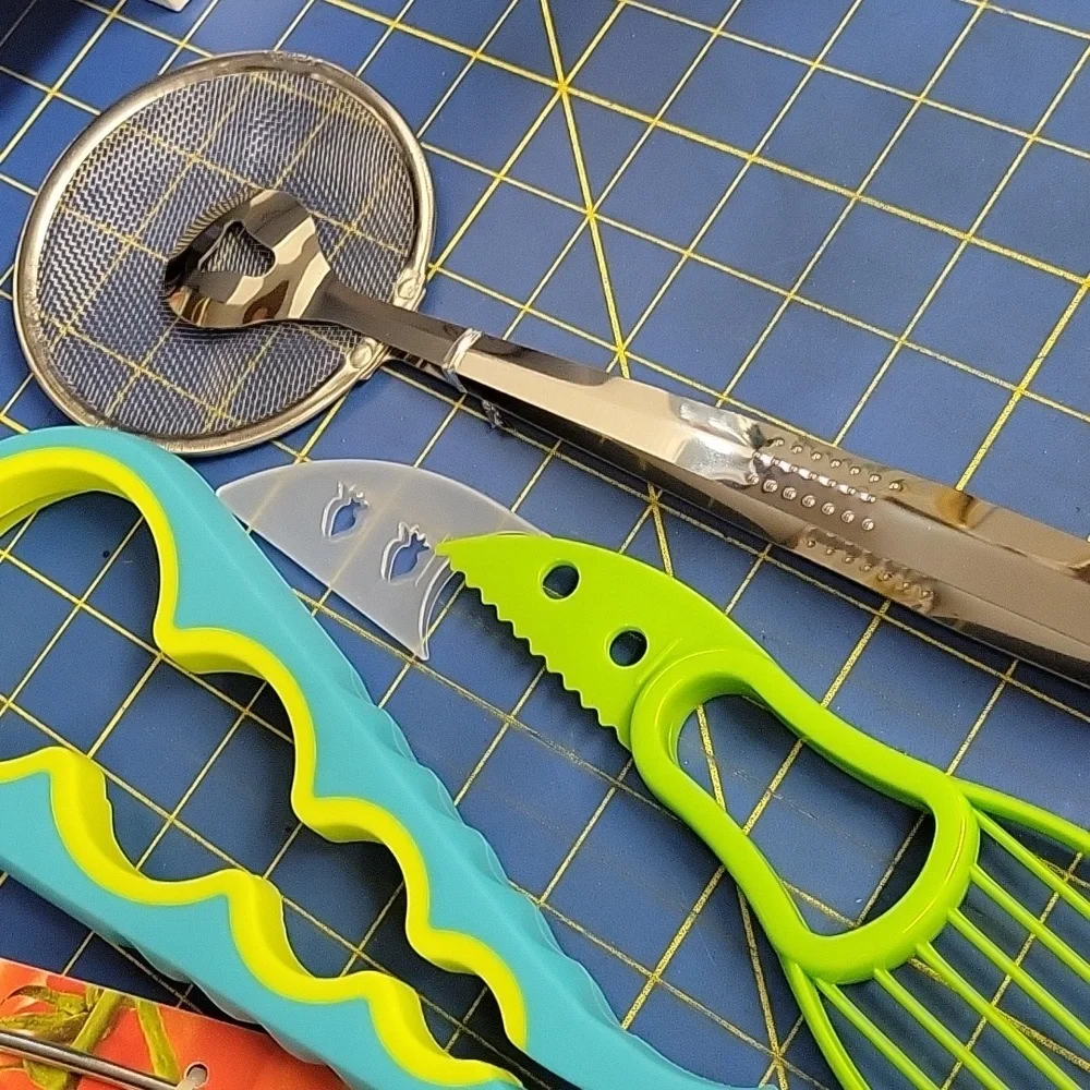 Kitchen Tool Set of 4 Slicer, Jar Opener, Avocado Slicer, Strainer Tongs NEW
